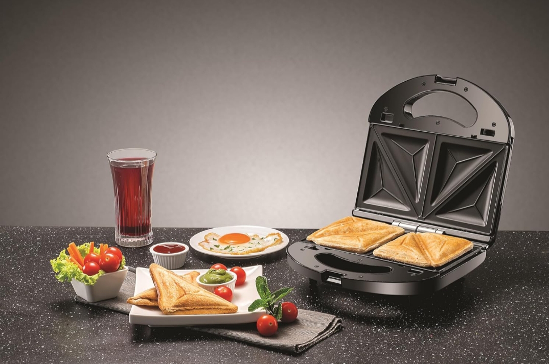 توستر بلاك اند ديكر.3*1.حجم صغير.780وات - الصورة 2